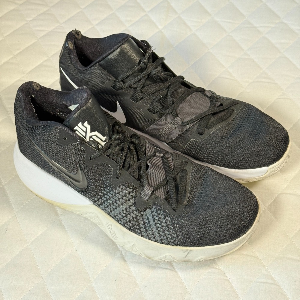 Nike Kyrie Flytrap Men's Size 10 Black Gray Athletic AA7071-011 Basketball Shoes